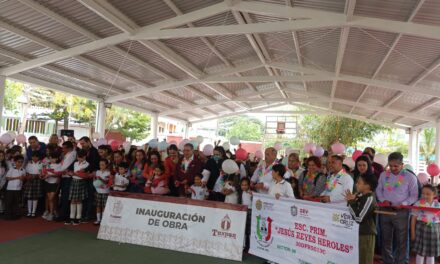 El H. Ayuntamiento de Tuxpan inauguró más techados en escuelas primarias y un aula en el CONALEP