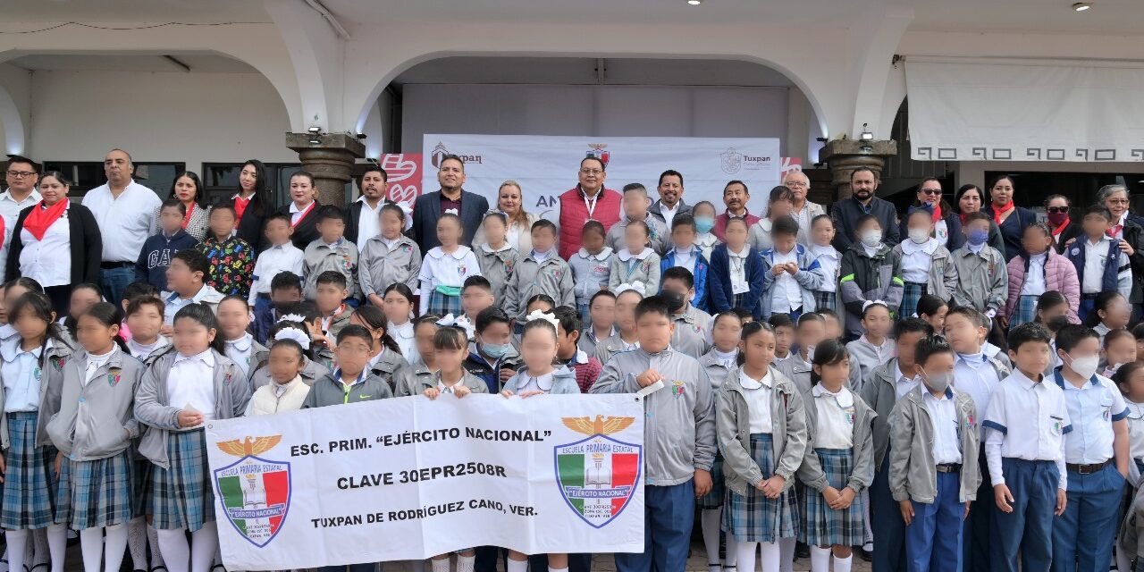 En Lunes Cívico conmemoran el 111 aniversario del Día del Ejército Mexicano