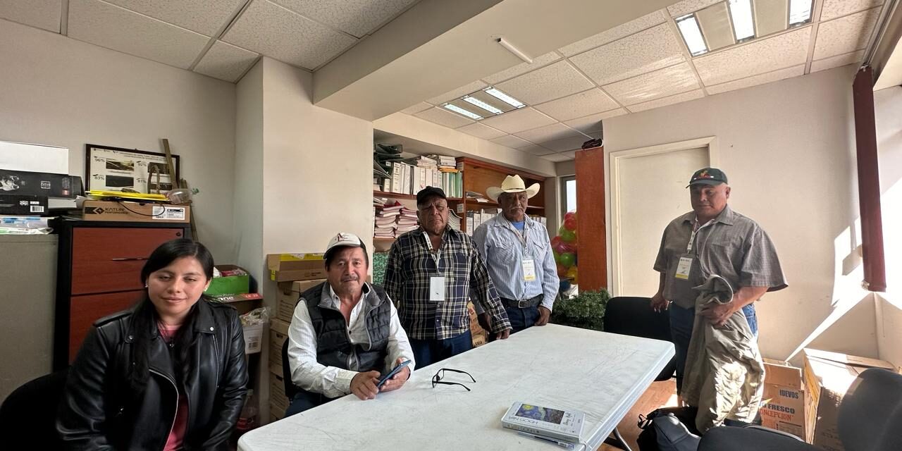 Ixcatepecanos Celebran la Próxima Construcción de Carretera gracias a Intervención del Diputado Roberto San Román