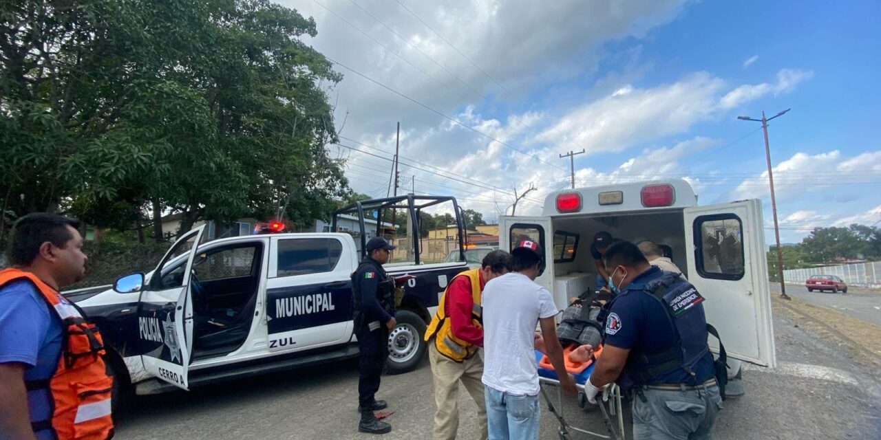 Cerro Azul: Mujer derrapa su motocicleta, se reporta grave