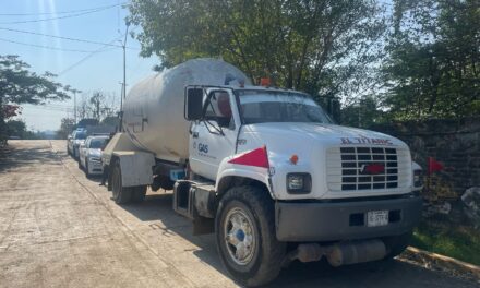 Naranjos: Aseguran pipa con Gas L.P de dudosa procedencia