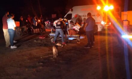 Mujer derrapa su motocicleta en Pánuco