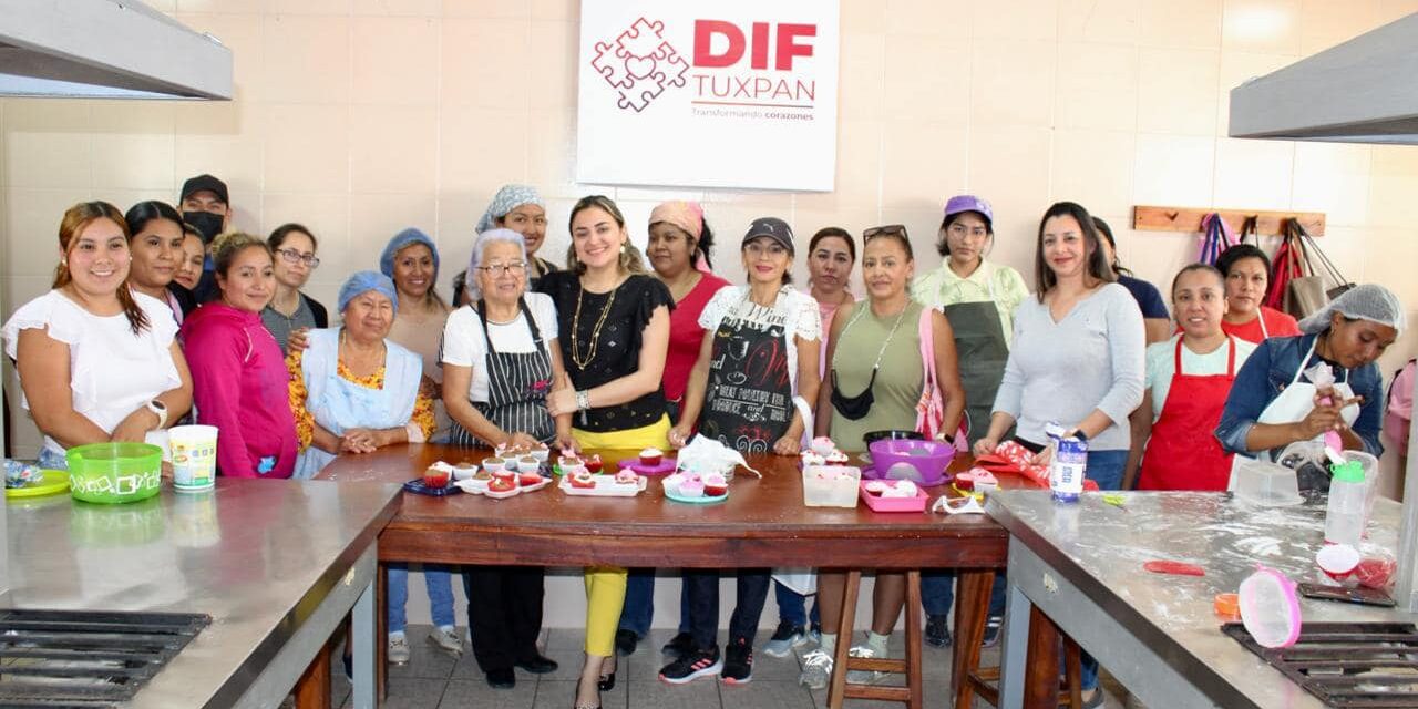 Todo un éxito el taller de elaboración de Cupcakes del DIF Tuxpan