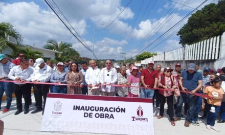 Gobierno municipal inauguró la pavimentación con concreto hidráulico de la calle Ixcóatl, de la colonia Anáhuac