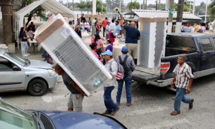 DIF Tuxpan entrega electrodomésticos e infraestructura básica a 95 familias de colonias y comunidades