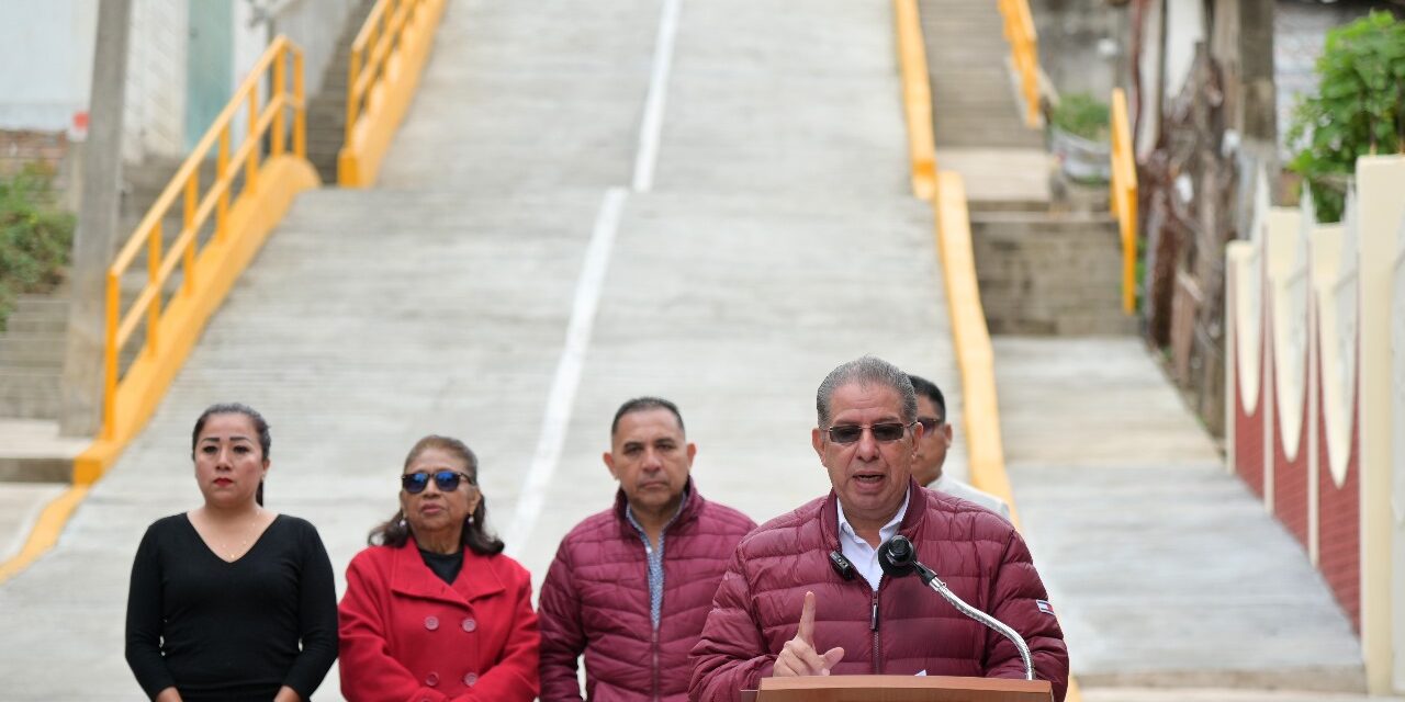 Tuxpan: Quedó inaugurada la obra de pavimentación, guarniciones, banquetas y escalinatas de la calle Nuevo Tuxpan, de la colonia Álvarez