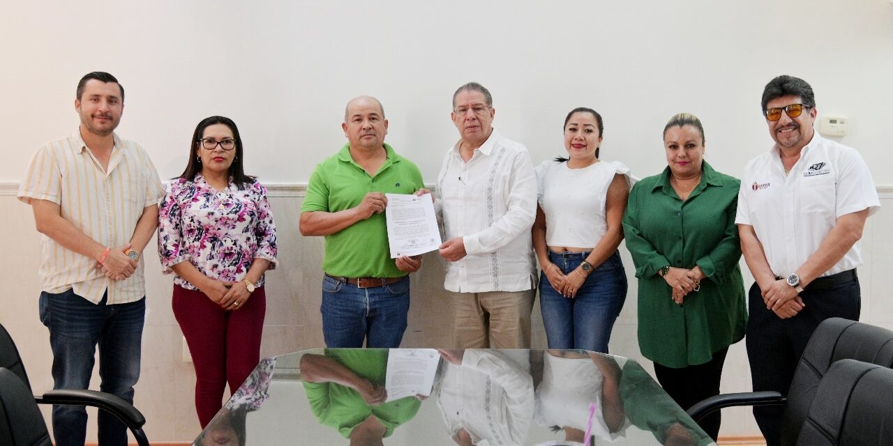 Tuxpan: Alcalde José Manuel Pozos Castro toma protesta al Agente Municipal de Barra Norte
