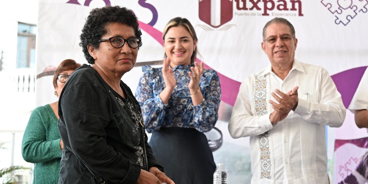 Gobierno de Tuxpan y DIF Municipal entregan en forma gratuita lentes graduados que mejorarán la calidad de vida de la población beneficiada