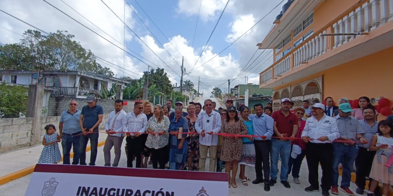 Tuxpan: Continúa la urbanización de la colonia Loma Linda, con la pavimentación de la calle Amanda Miguel