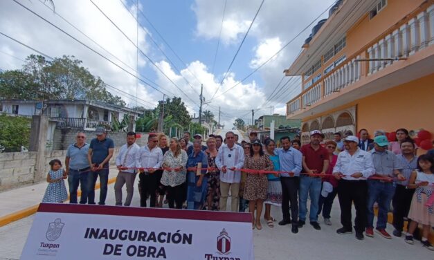 Tuxpan: Continúa la urbanización de la colonia Loma Linda, con la pavimentación de la calle Amanda Miguel
