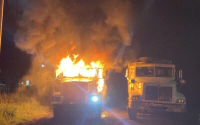 Ozuluama: Cortocircuito en camión de carga desata incendio