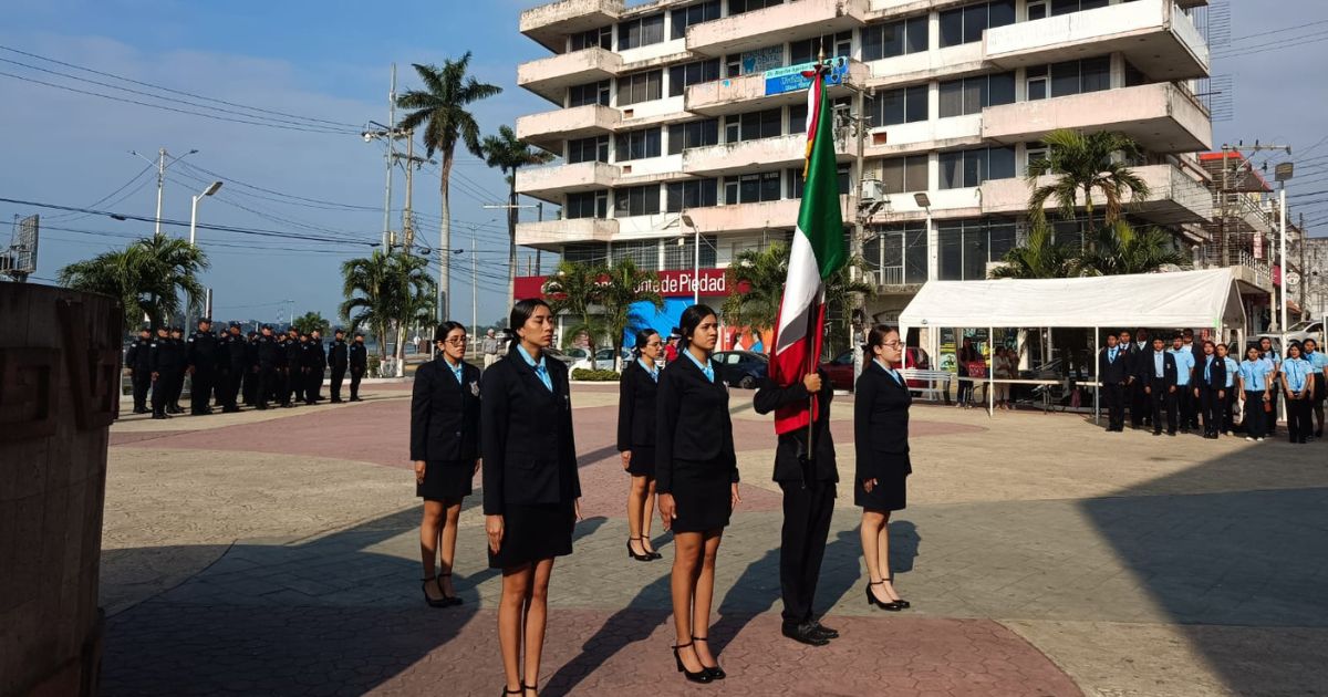 Tuxpan: Realizan Lunes Cívico en conmemoración de la creación del Instituto Nacional de la Juventud Mexicana