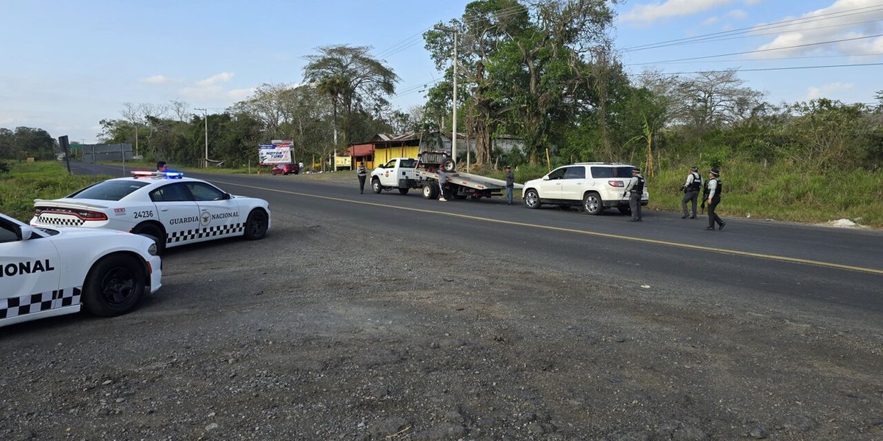 Aseguran camioneta con armamento y equipo táctico en la carretera Tuxpan-Tampico