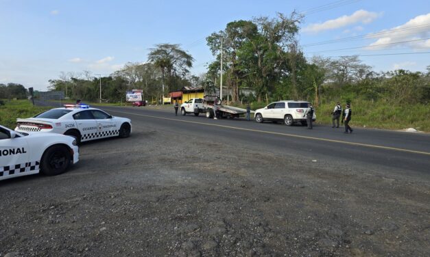 Aseguran camioneta con armamento y equipo táctico en la carretera Tuxpan-Tampico