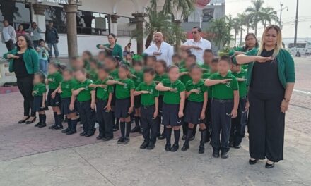 Tuxpan: En Lunes Cívico conmemoran el Día Internacional de la Mujer