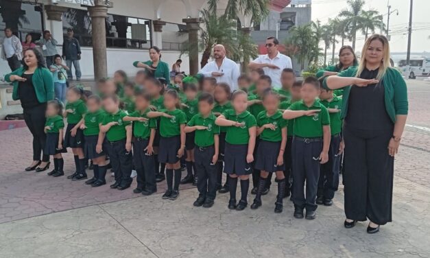 Tuxpan: En Lunes Cívico conmemoran el Día Internacional de la Mujer