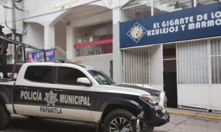 Atracan al Gigante de los Azulejos en Papantla