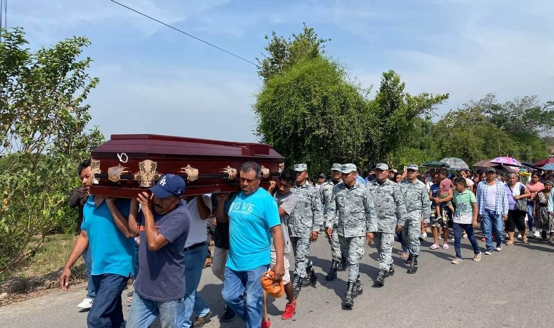 Despiden con honores a joven papanteco fallecido en un atentado en Acapulco
