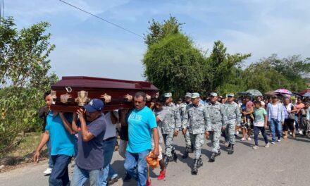 Despiden con honores a joven papanteco fallecido en un atentado en Acapulco