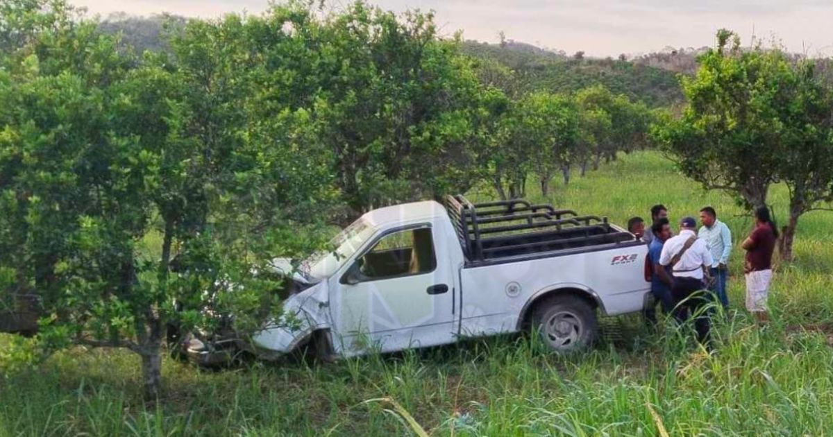 Camioneta se sale de la carretera  Álamo-Castillo de Teayo