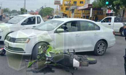 Álamo: Motociclista Ebrio Choca y Huye Abandonando su Moto y sus Caguamitas
