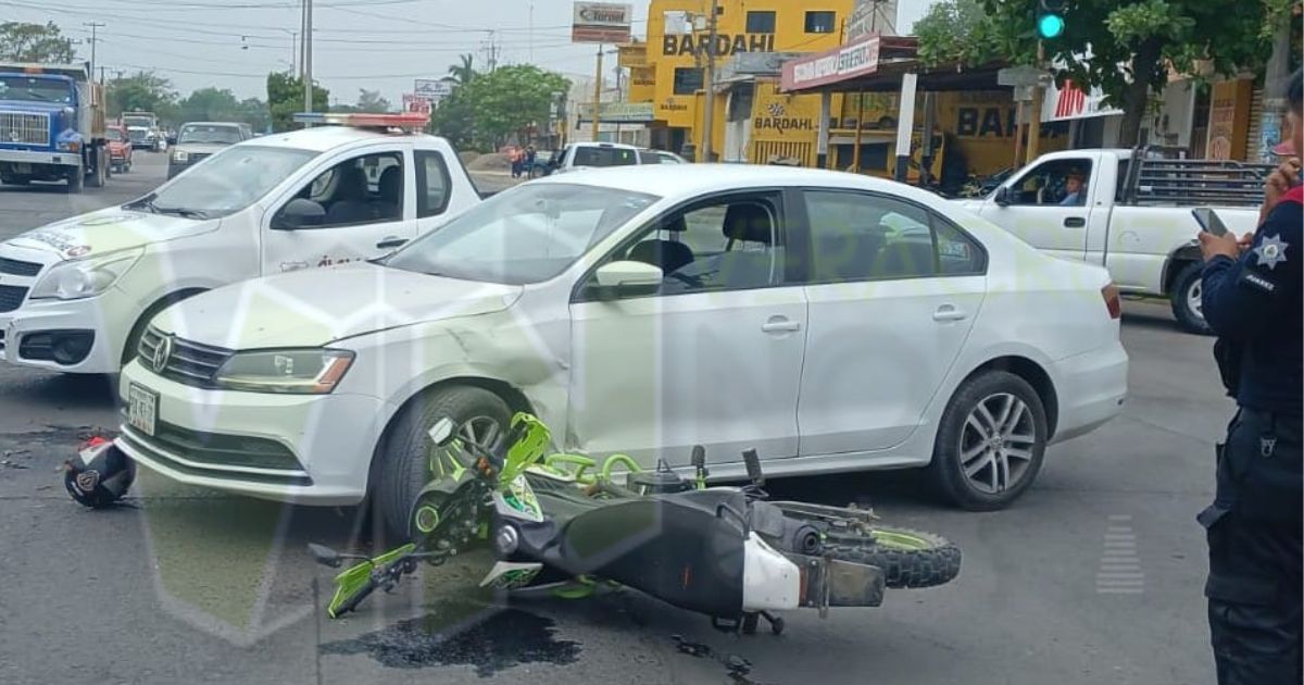 Álamo: Motociclista Ebrio Choca y Huye Abandonando su Moto y sus Caguamitas