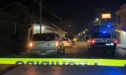 Ejecutan a 3 individuos afuera de un oxxo en Castillo de Teayo