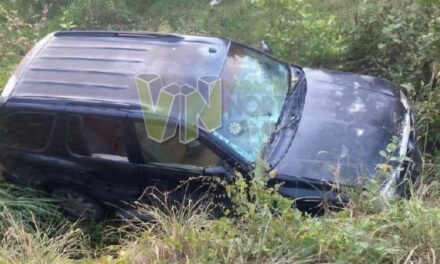 Abandonan camioneta accidentada en Álamo, Veracruz