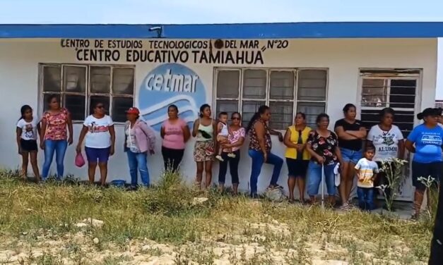 ¡Padres de familia del CETMAR Tamiahua exigen aulas dignas!