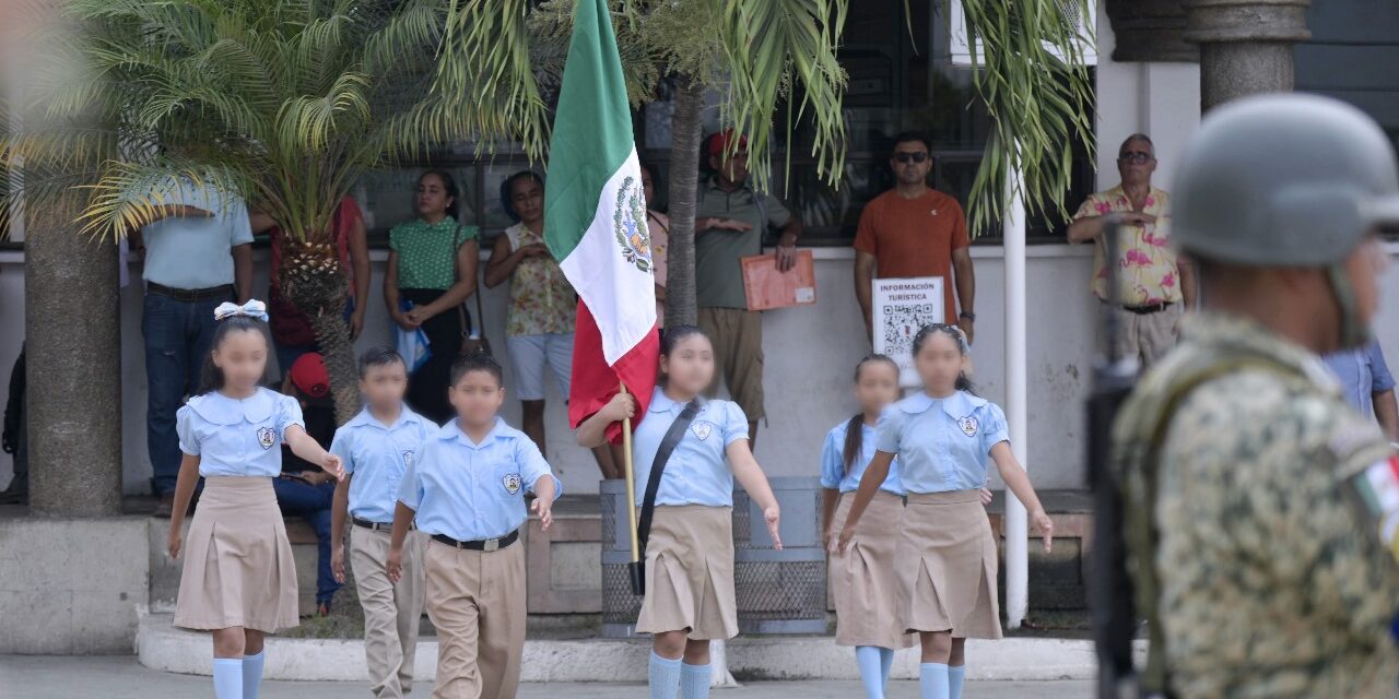 Tuxpan: En lunes cívico conmemoran el Día del Estudiante