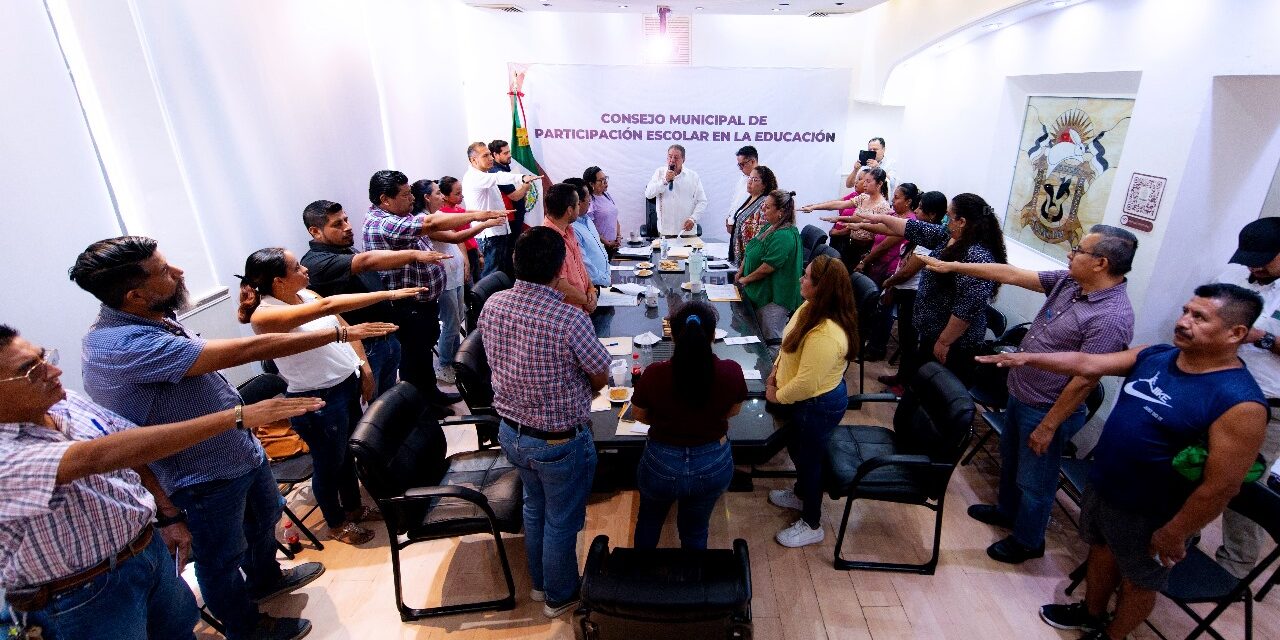 Tuxpan renovó el Consejo Municipal de Participación Social en la Educación.