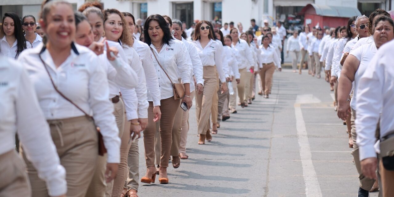 Tuxpan: Con un desfile, la fuerza laboral y autoridades de los 3 niveles de gobierno conmemoraron el Día del Trabajo