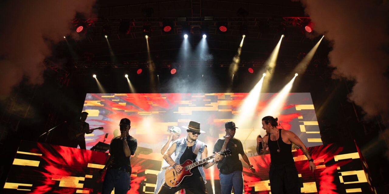 Ante un lleno impresionante, PISO 21 dio uno de sus más vibrantes conciertos y cautivó a los miles de asistentes que llenaron el estadio