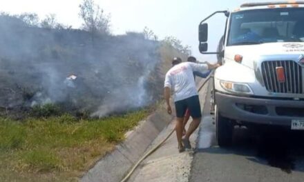 Se incendia pastizal en la Tuxpan- Tampico