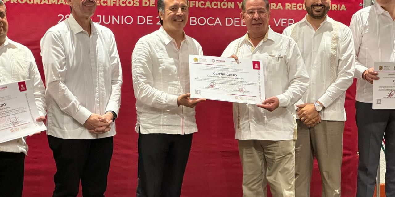Municipio de Tuxpan recibe Certificado en reconocimiento a los avances en materia de simplificación de trámites