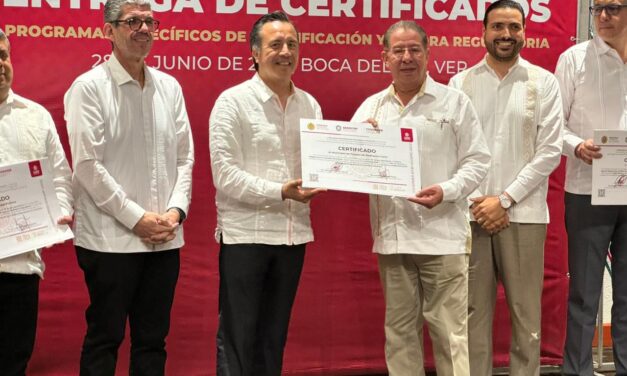 Municipio de Tuxpan recibe Certificado en reconocimiento a los avances en materia de simplificación de trámites