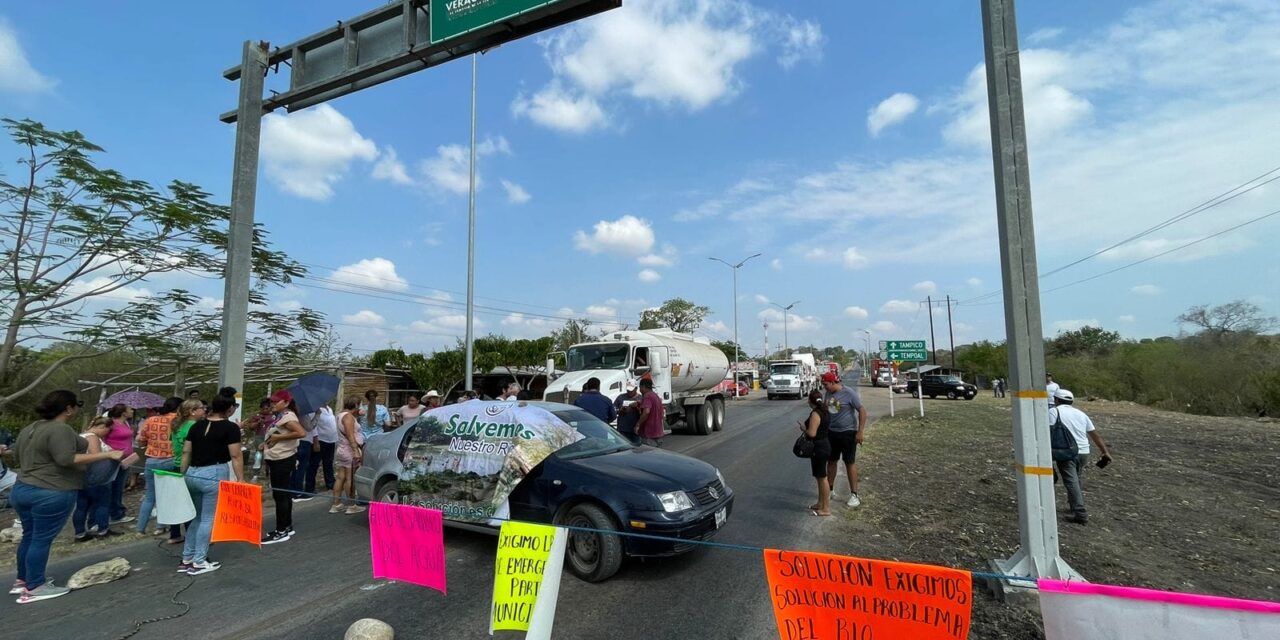 Manifestantes bloquean acceso a Tempoal: ¡Exigen agua en sus hogares!