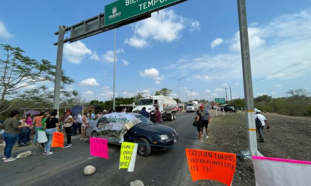 Manifestantes bloquean acceso a Tempoal: ¡Exigen agua en sus hogares!