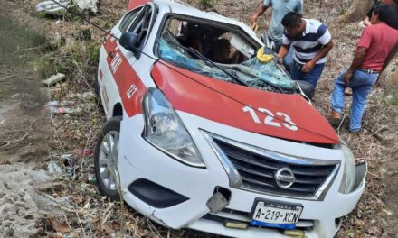 Trágico accidente en Tantoyuca: Fallece enfermera en volcadura de taxi