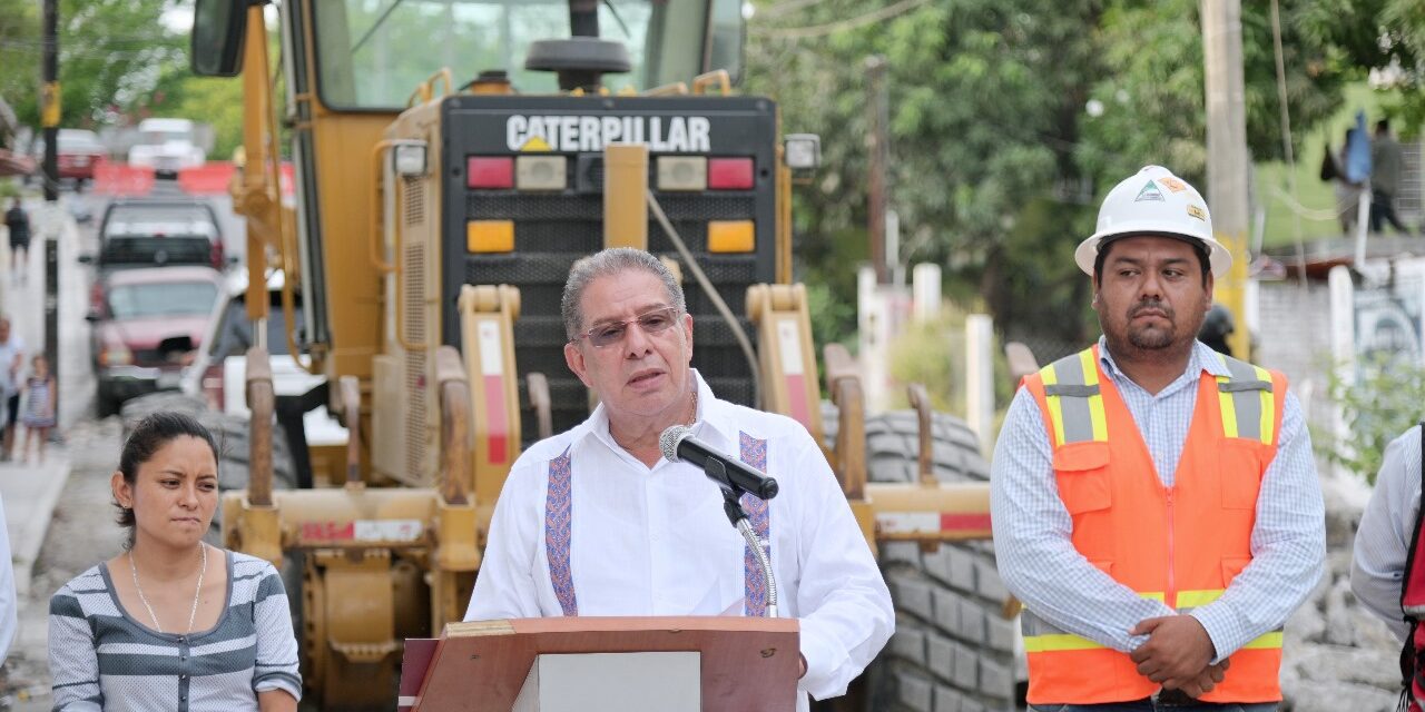 Tuxpan: Alcalde José Manuel Pozos Castro dio el banderazo de inicio de las obras de pavimentación con concreto hidráulico en la Carretera Los Kilómetros y Camino a Juana Moza, que se realizan con recursos estatales