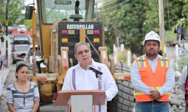Tuxpan: Alcalde José Manuel Pozos Castro dio el banderazo de inicio de las obras de pavimentación con concreto hidráulico en la Carretera Los Kilómetros y Camino a Juana Moza, que se realizan con recursos estatales