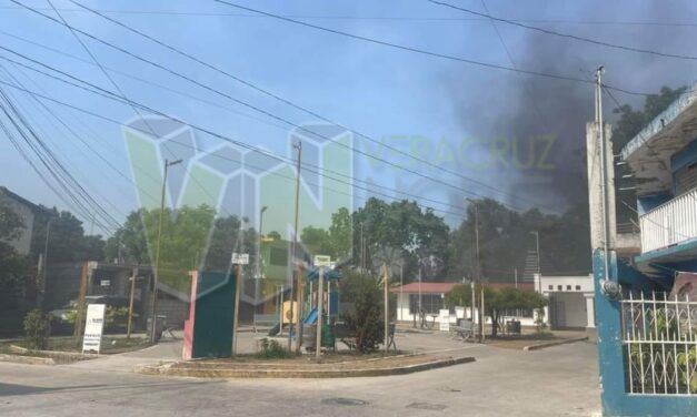 Incendio en Colonia 25 de Abril Moviliza a Bomberos de Álamo