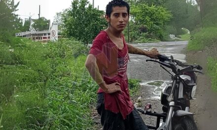 Álamo: Joven se Arrastra a un Costado de la Carretera Tras Presunta Fuga de Anexo en Poza Rica