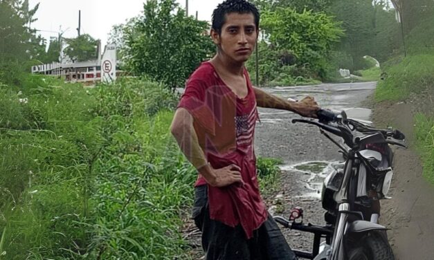 Álamo: Joven se Arrastra a un Costado de la Carretera Tras Presunta Fuga de Anexo en Poza Rica