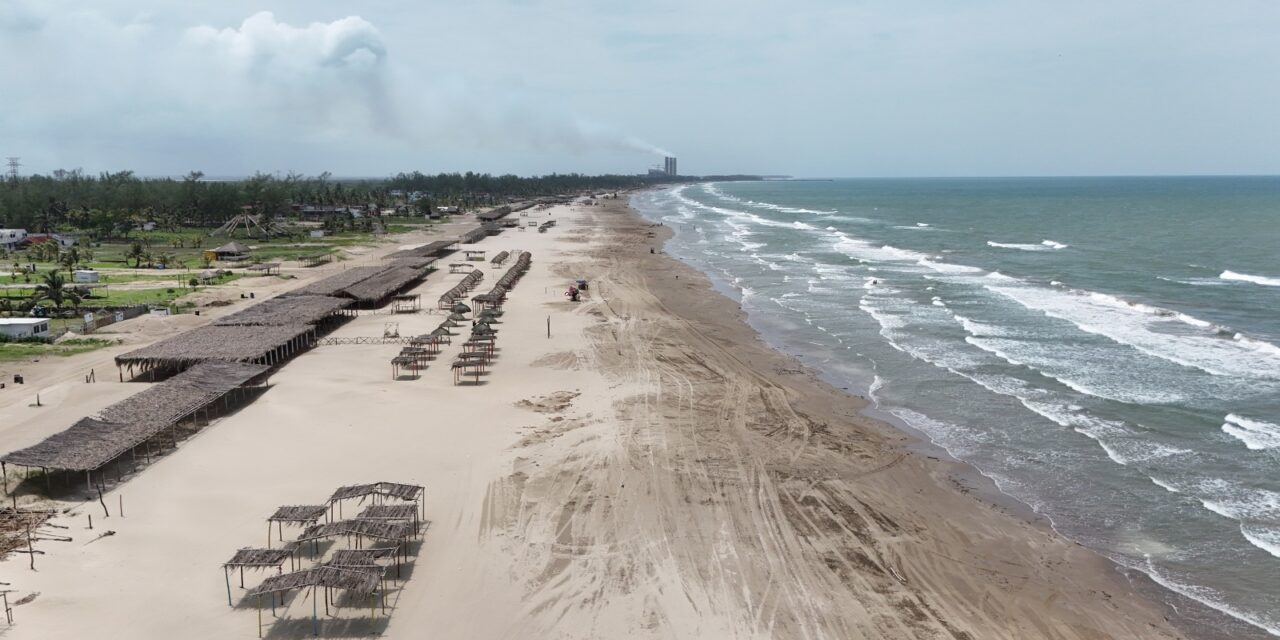 Grandes avances en la limpieza de las playas de Tuxpan. La zona turística ya luce un cambio radical