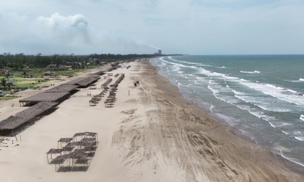 Grandes avances en la limpieza de las playas de Tuxpan. La zona turística ya luce un cambio radical