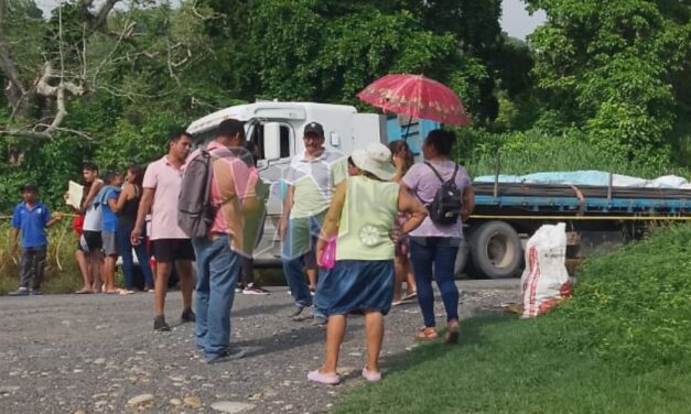 Alamenses bloquean la Tuxpan–Tampico: Exigen restablecimiento de la energía eléctrica