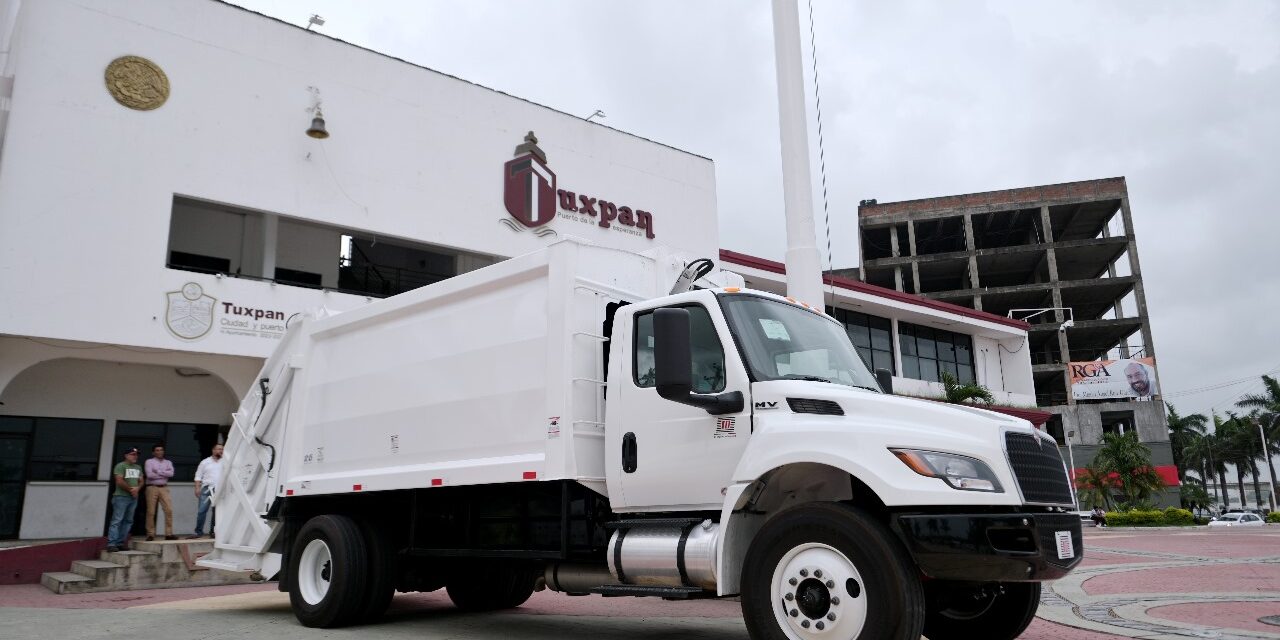 Nuevo camión compactador modelo 2025 se incorpora a la limpia pública de Tuxpan
