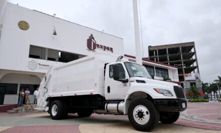 Nuevo camión compactador modelo 2025 se incorpora a la limpia pública de Tuxpan