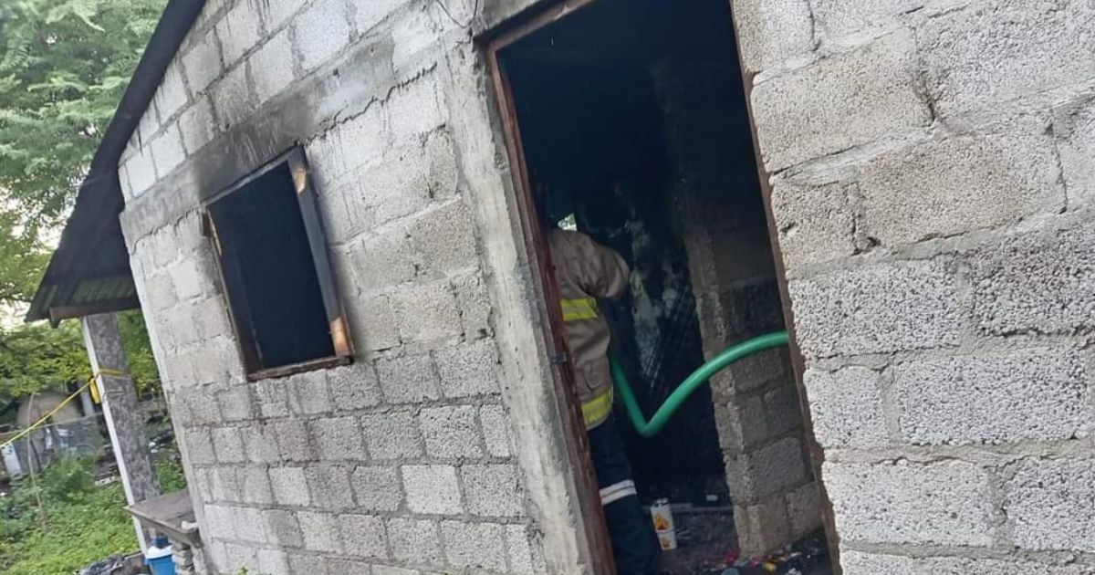 Voraz incendio consume inmueble en Potrero del Llano